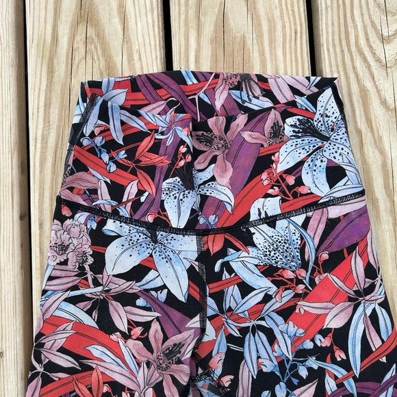 Lululemon Train Times 7/8 Leggings Size 4 Floral - Picture 2 of 13